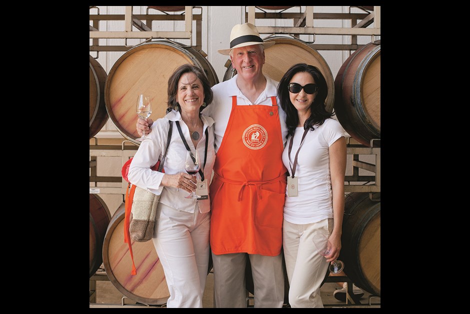 VINTNERS, BIDDERS AND VOLUNTEERS DINE SIDE BY SIDE AT STAG’S LEAP WINE CELLARS